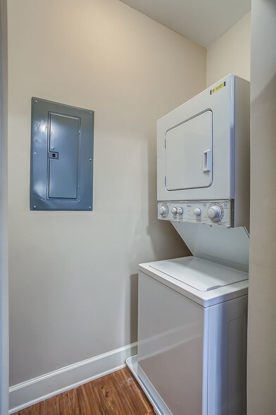 Washer/Dryer - 8401 Callabee Way