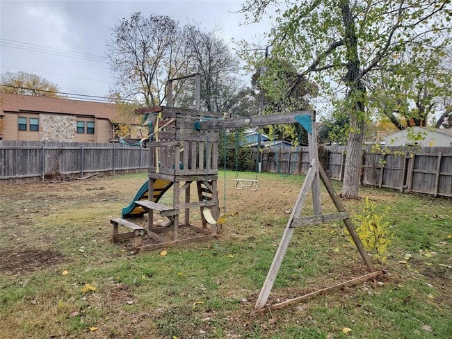 Building Photo - 807 Fernwood Cove