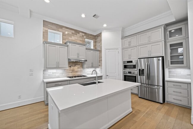 Building Photo - 2713 Kinsley Oaks Dr