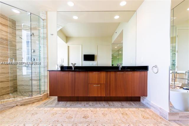 Building Photo - 16001 Collins Ave