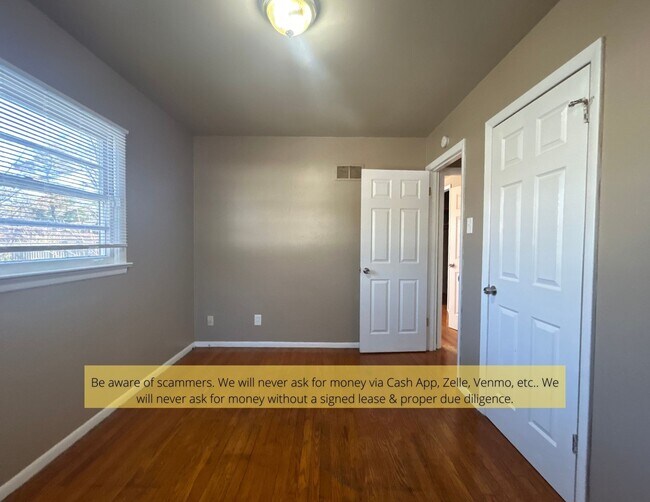 Building Photo - 1412 Broadlawns Ln