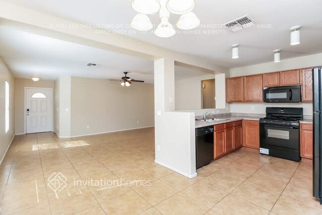 Building Photo - 6050 W Pueblo Ave