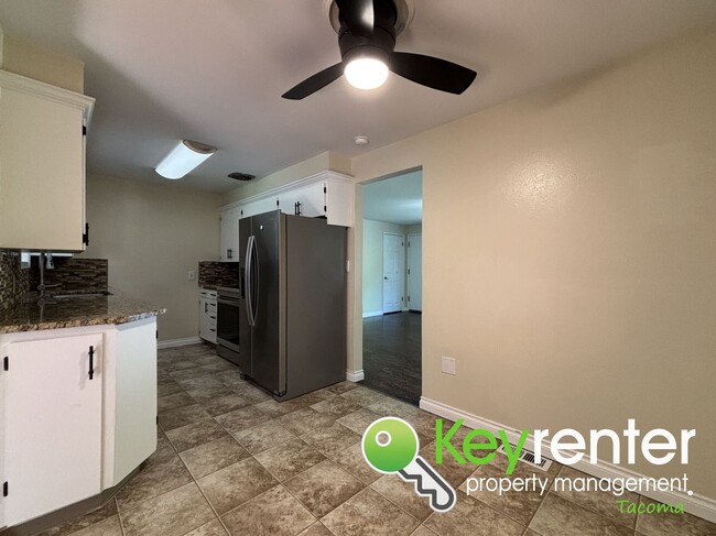 Building Photo - Gorgeous 3 Bed 1 Bath Home in Lakewood, WA!