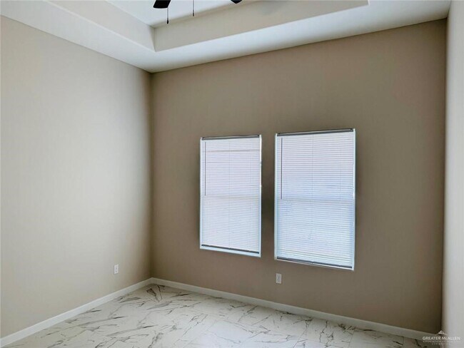 Building Photo - 1020 W Solaris Ln