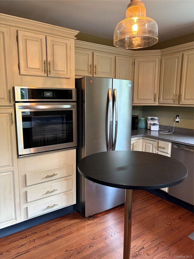 Building Photo - 35 2nd Ave