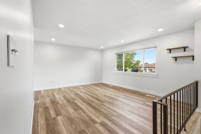 Building Photo - 666 W 725 N