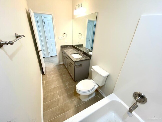 Building Photo - 17 Nightingale Ave