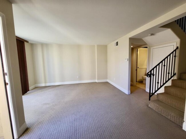 Building Photo - 3957 Nobel Dr