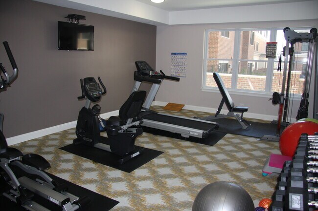 Building Photo - 833 Laurel Ave