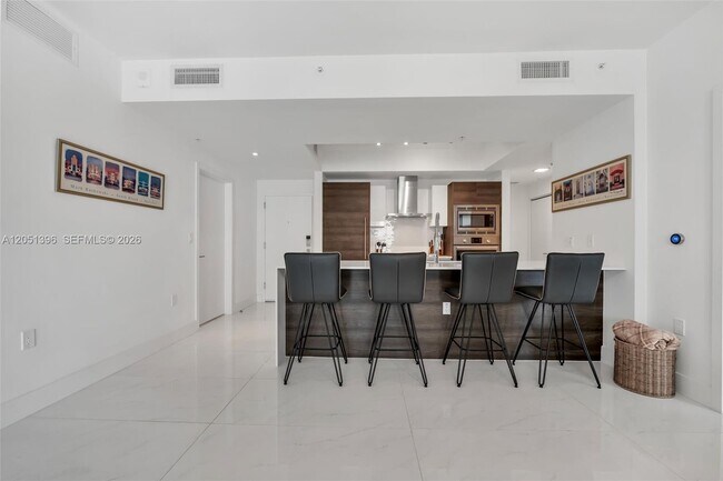 Building Photo - 301 Altara Ave
