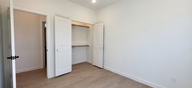 Building Photo - 1033 North Ln