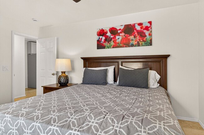 Building Photo - 4 Bedroom Flagstaff Rental