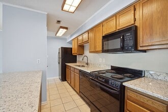 Building Photo - 2010 Quaker Landing