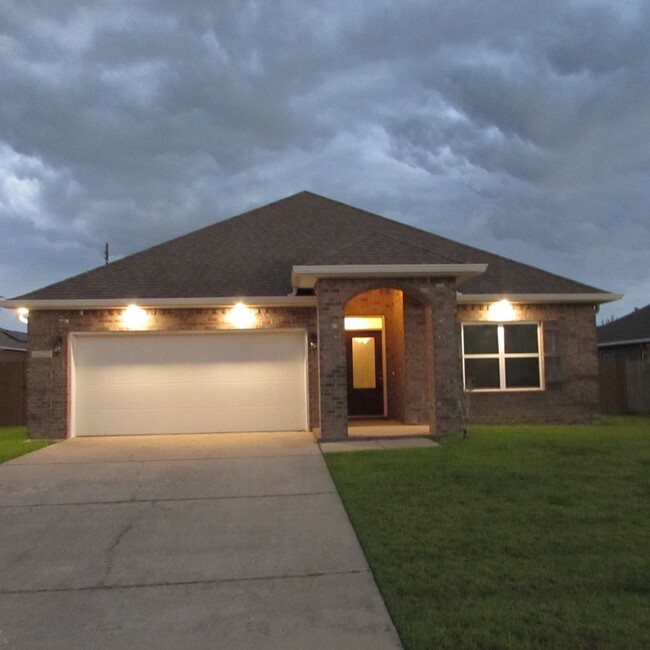 Building Photo - 4 BEDROOM IN MAGNOLIA SPRINGS SUBDIVISION