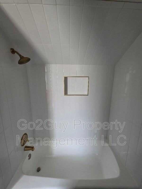 Building Photo - 9635 Everts St