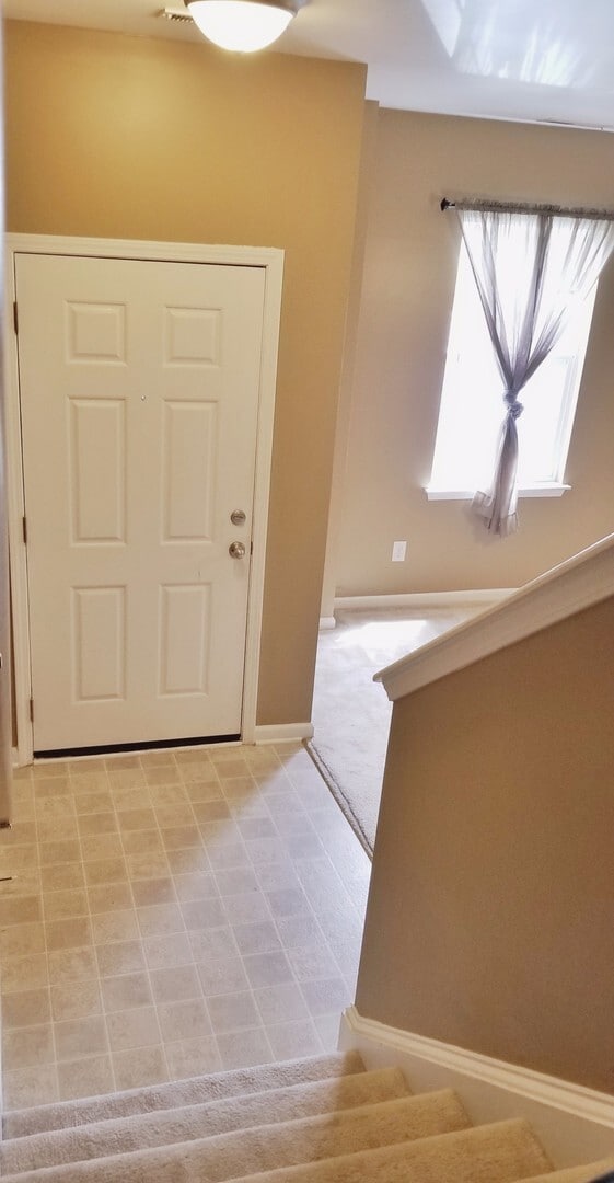 Building Photo - Stunning Town Home in Popular Liberty Hall