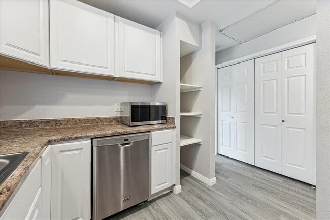 Building Photo - 6600 Valleyside Rd