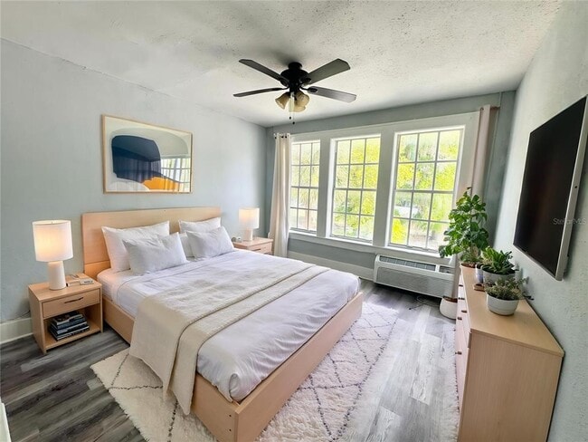 Building Photo - 704 Cordova Dr