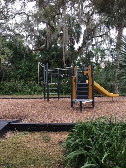 Building Photo - 4489 Oak View Dr