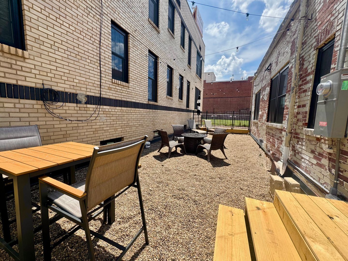 Building Photo - 310-395 Street