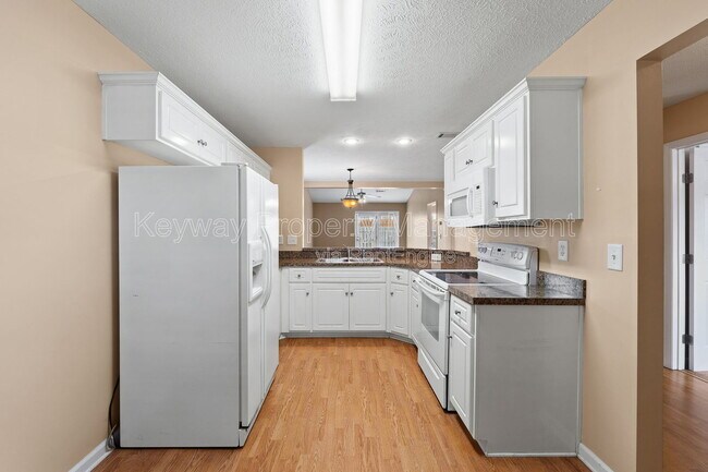 Building Photo - 208 Satomi Way