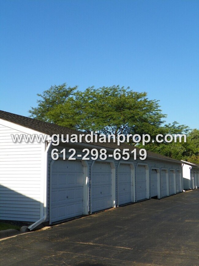 Building Photo - 2nd Floor Condo Available Now, Balcony, Fi...
