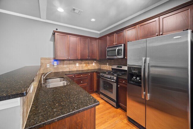 Building Photo - 1094 N Village Dr