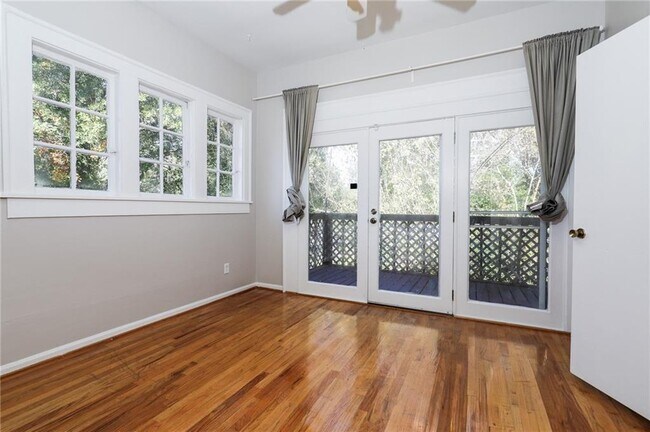 Building Photo - 920 Greenwood Ave NE