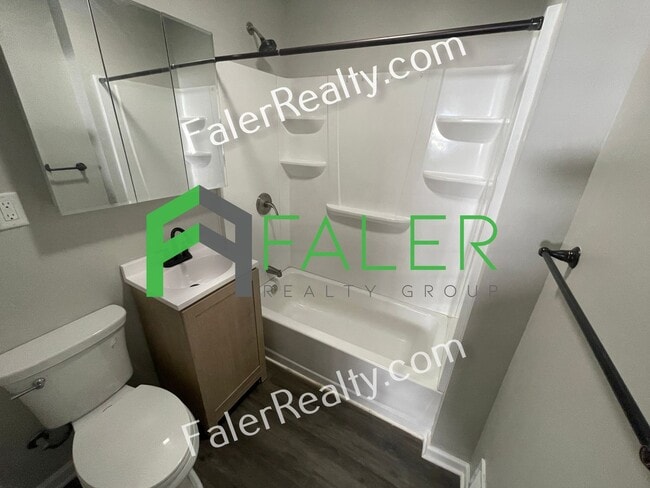 Building Photo - Spotless 2-Bedroom Updated Home