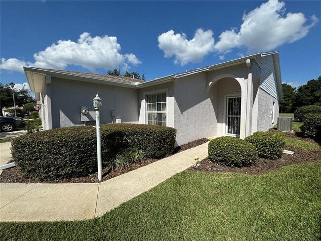 Building Photo - 545 Golfview Ct
