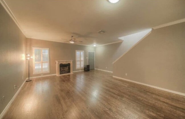 Building Photo - 17583 Red Oak Dr