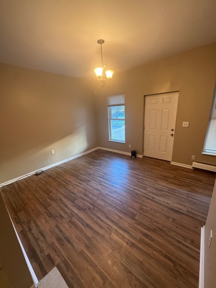 Building Photo - 39 Silver St