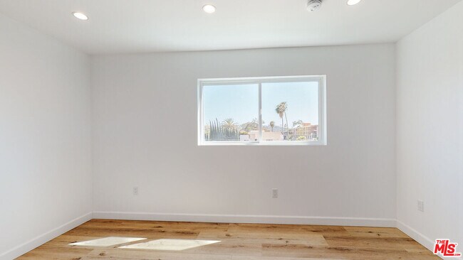 Building Photo - 2304 Hauser Blvd