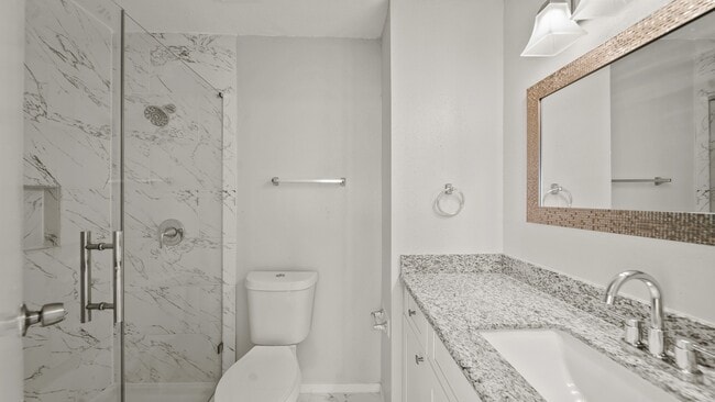 Building Photo - 1914 Lakeside Dr