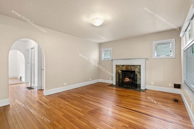 Building Photo - 4 Bedroom, 3 Bathroom Home 3000 + Square feet - A Must See In Abernethy School Boundary