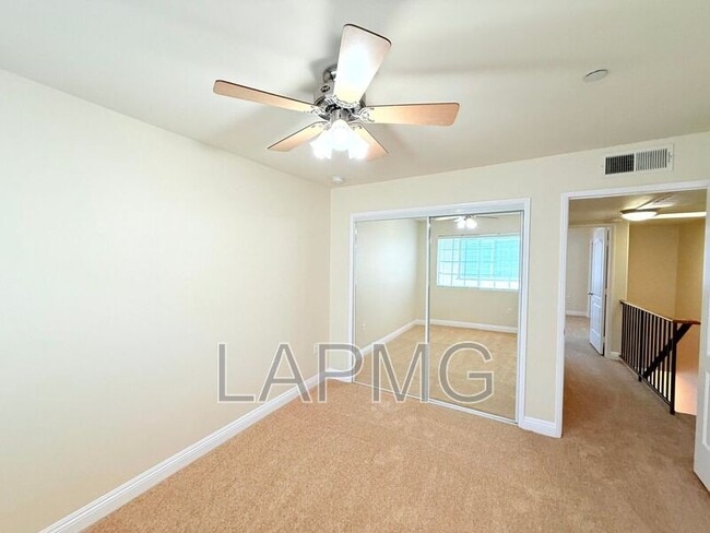 Building Photo - 12217 Moorpark St