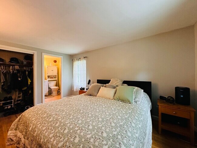 Building Photo - 18 Weaver St