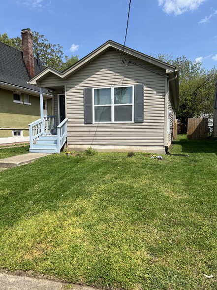 Primary Photo - 2225 Grand Ave