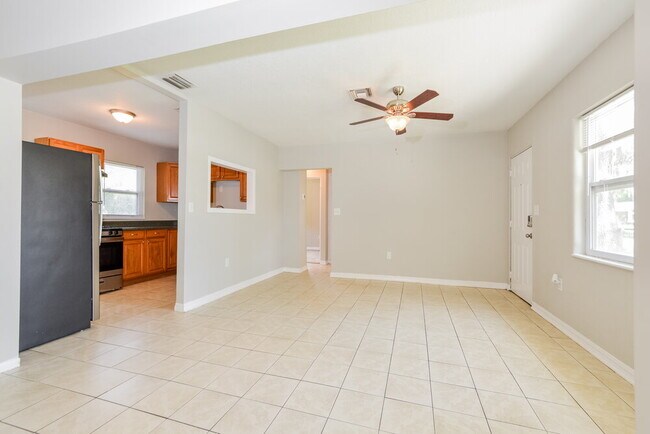 Building Photo - 321 W Dicie Ave