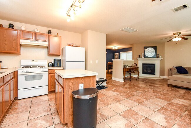 Building Photo - 10735 Cobblecreek Way