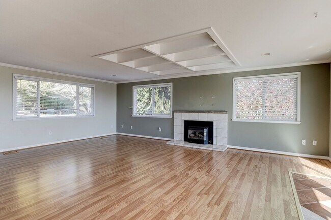Building Photo - Spacious 2-Story Split-Level Home with Wat...