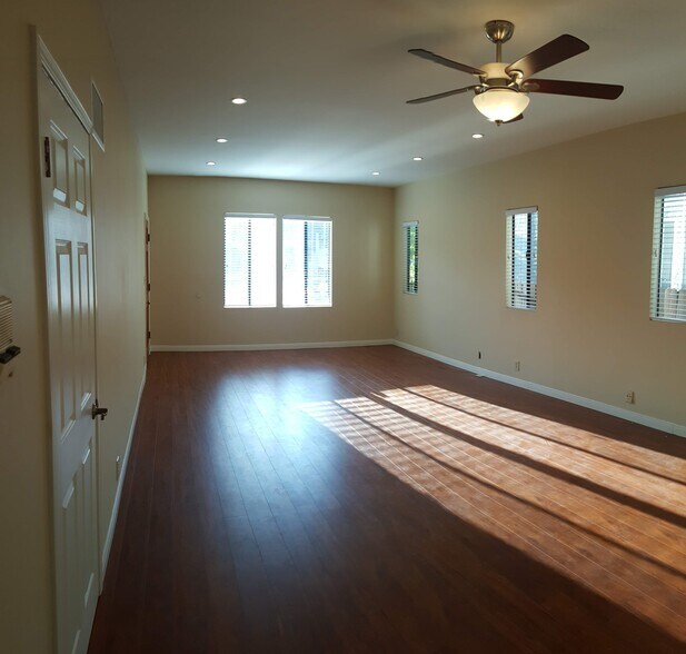 Living & Dining Room - 420 N Spaulding Ave