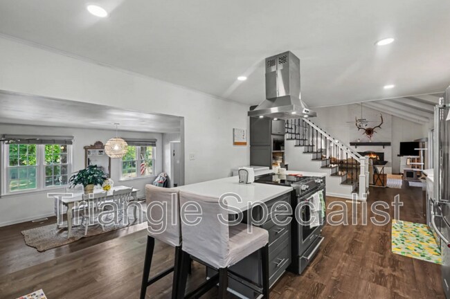 Building Photo - 4101 Pickwick Dr