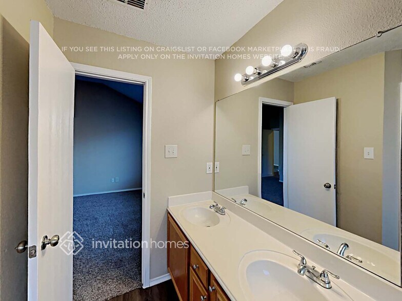 Building Photo - 10220 Cypress Hills Dr