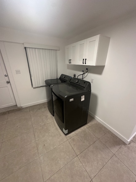 Building Photo - 731 SW 8th Ave