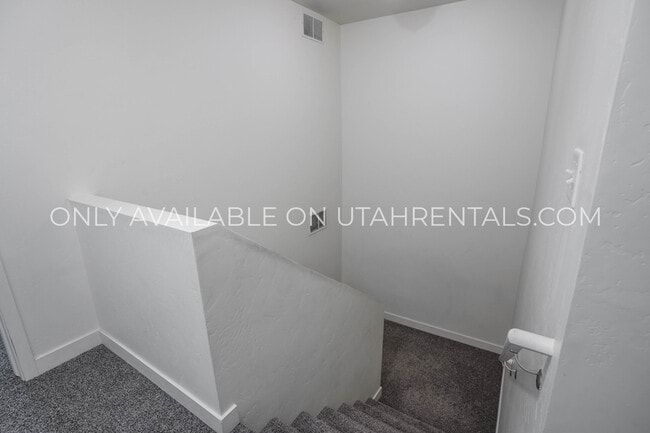 Building Photo - 678 N 190 E