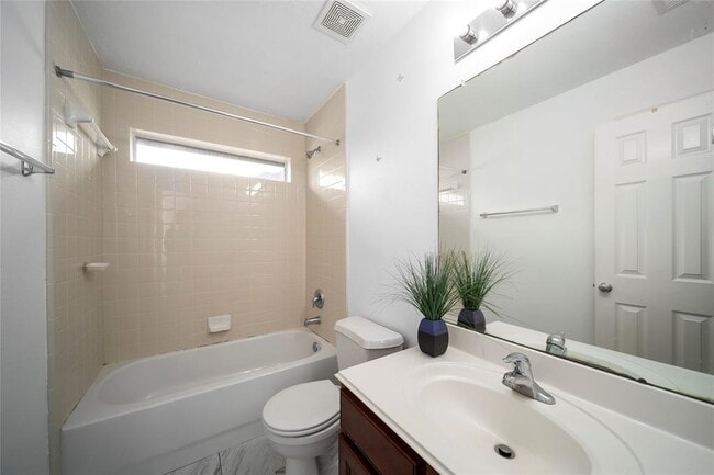 Building Photo - 804 Harvard Pointe Dr