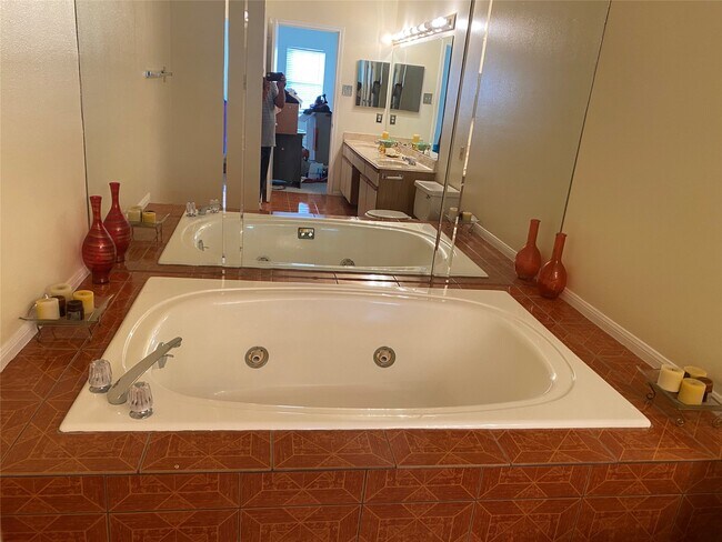 Building Photo - 2856 Holly Hall St