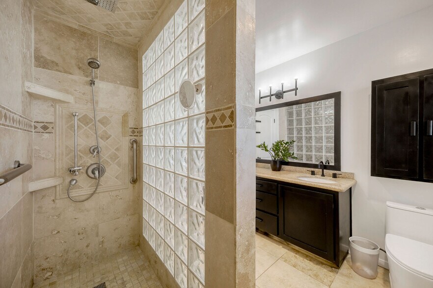 Building Photo - 4600 Via Dolce