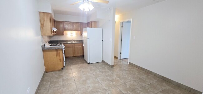 Building Photo - 318 W Naperville Rd